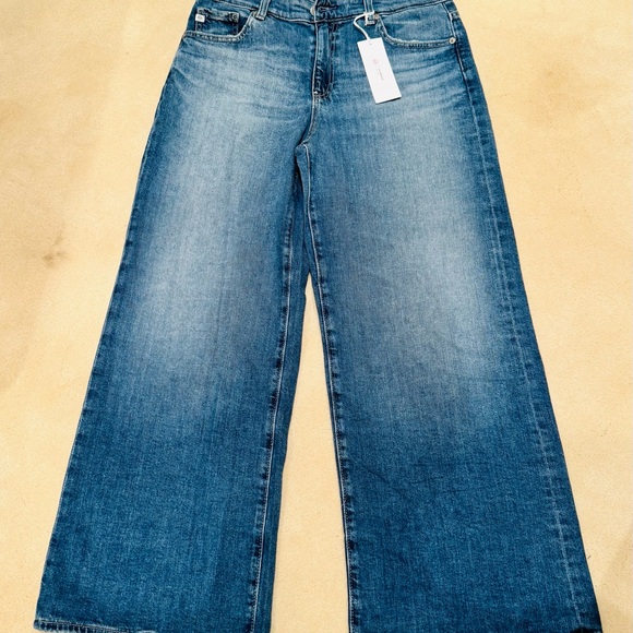 AG Saige Wideleg Crop - Picture 2 of 5